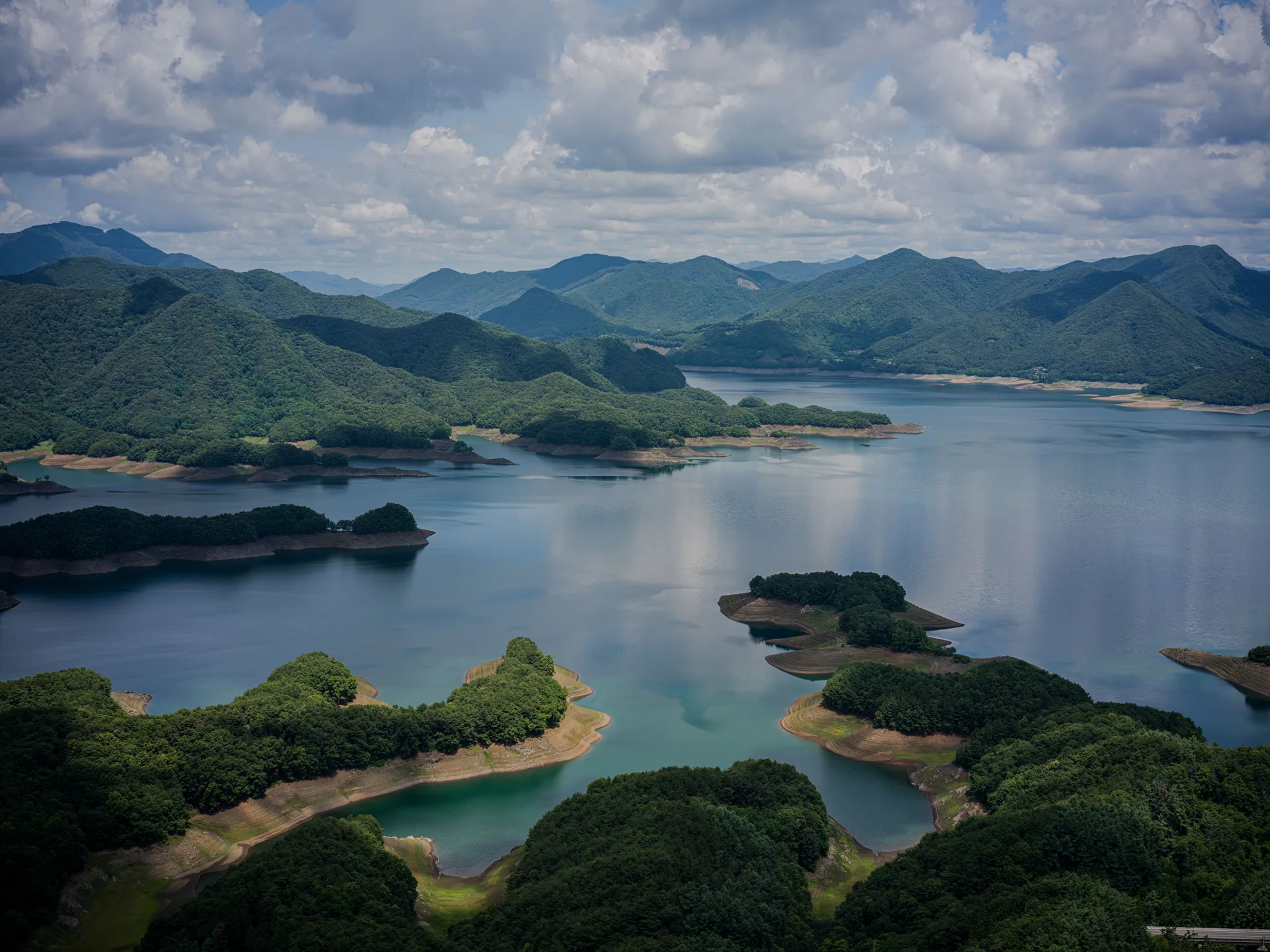 Akeobong, Where the Ridges Slip into Chungju Lake