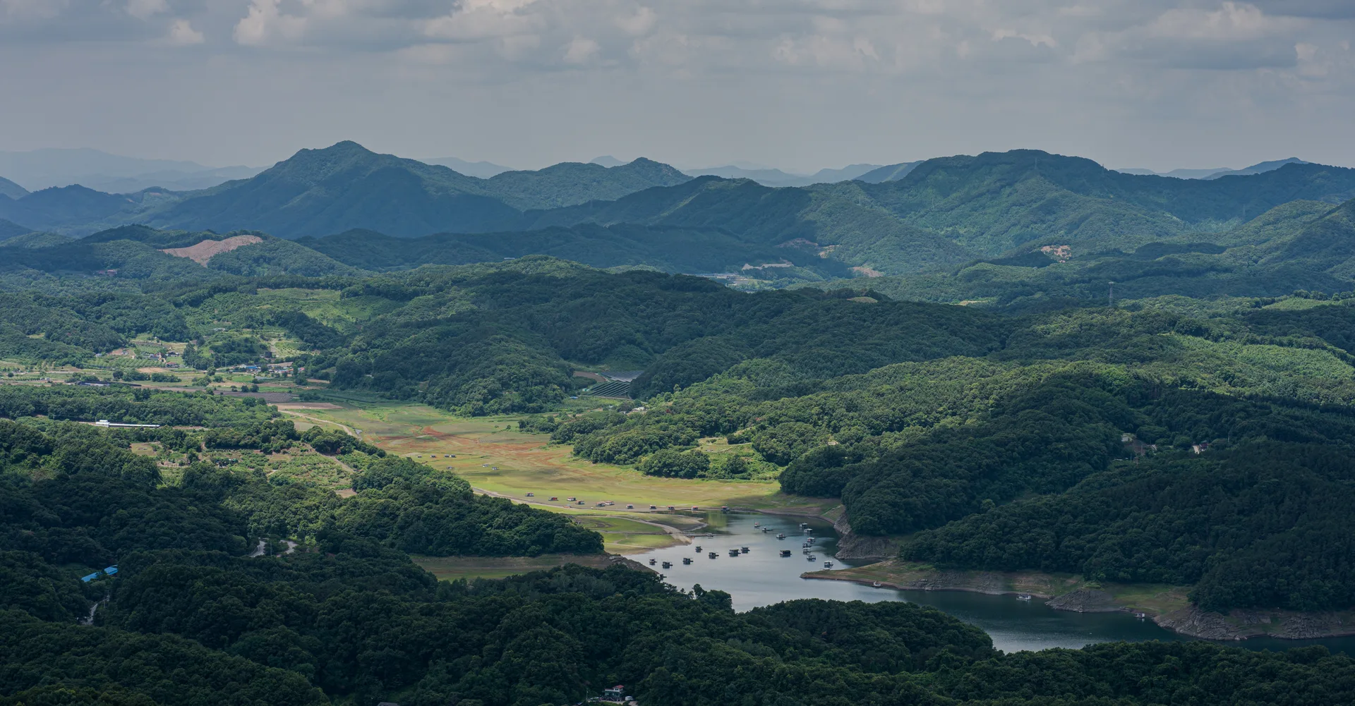 Akeobong, Where the Ridges Slip into Chungju Lake