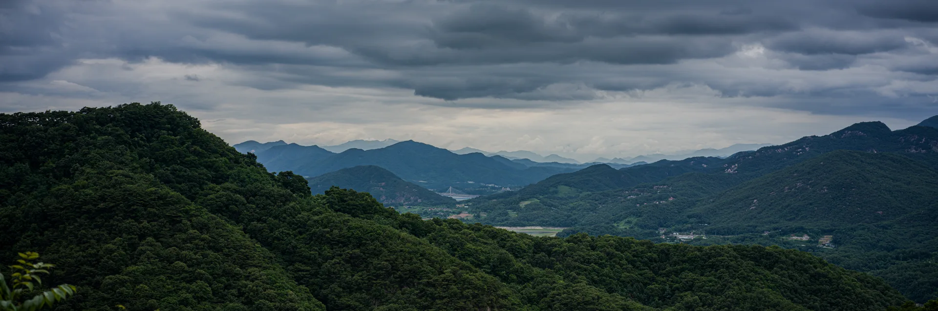 Akeobong, Where the Ridges Slip into Chungju Lake