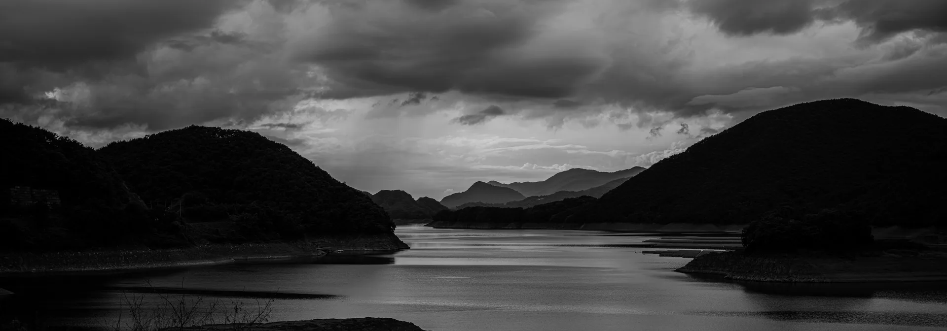 Akeobong, Where the Ridges Slip into Chungju Lake