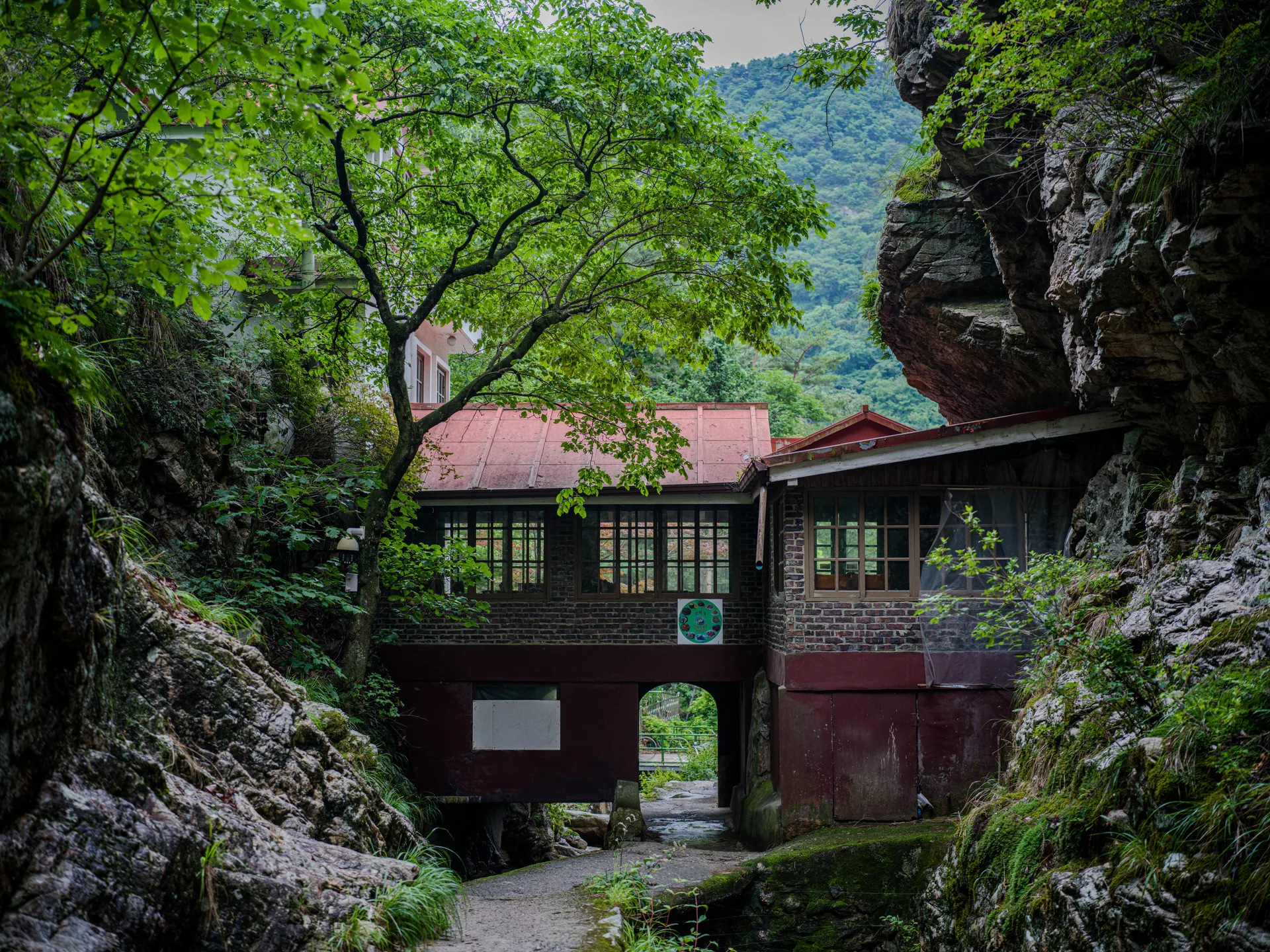 Deungseon Falls, a Cool Gorge on Chuncheon's Samaksan
