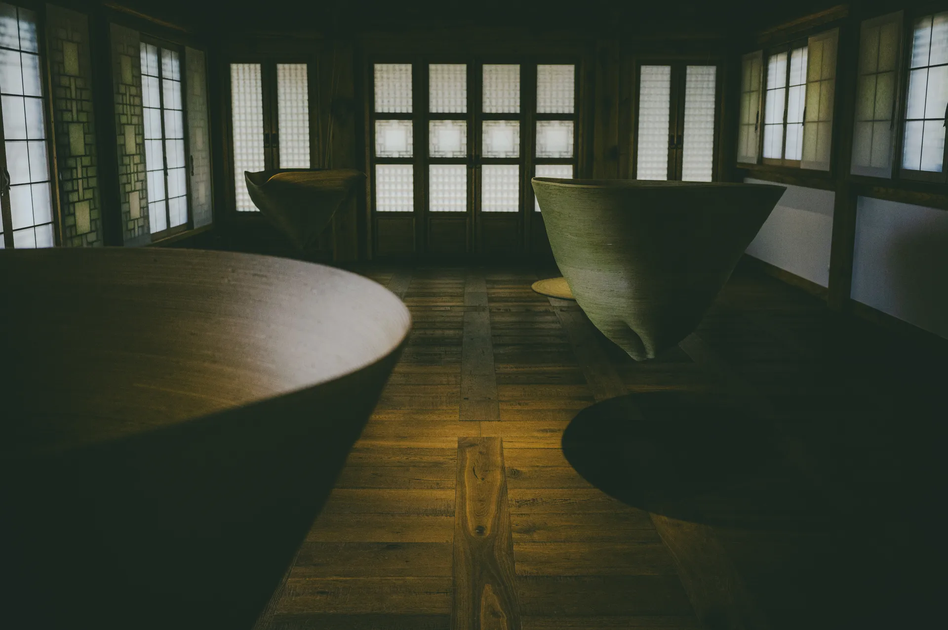 Sunhyewon in September: Hanok, Gold and a Web of Glass