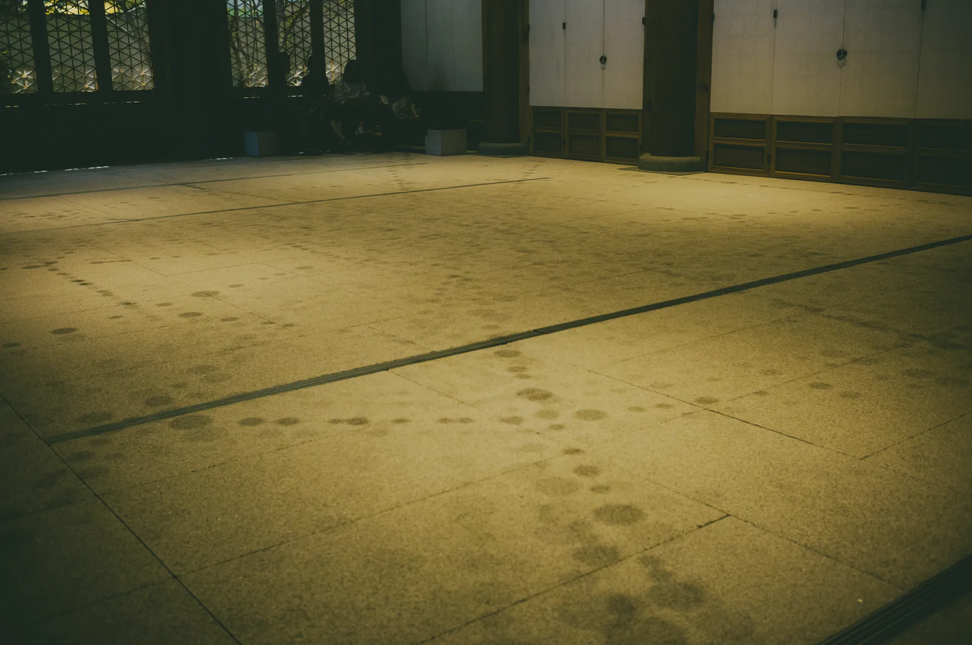 Sunhyewon in September: Hanok, Gold and a Web of Glass