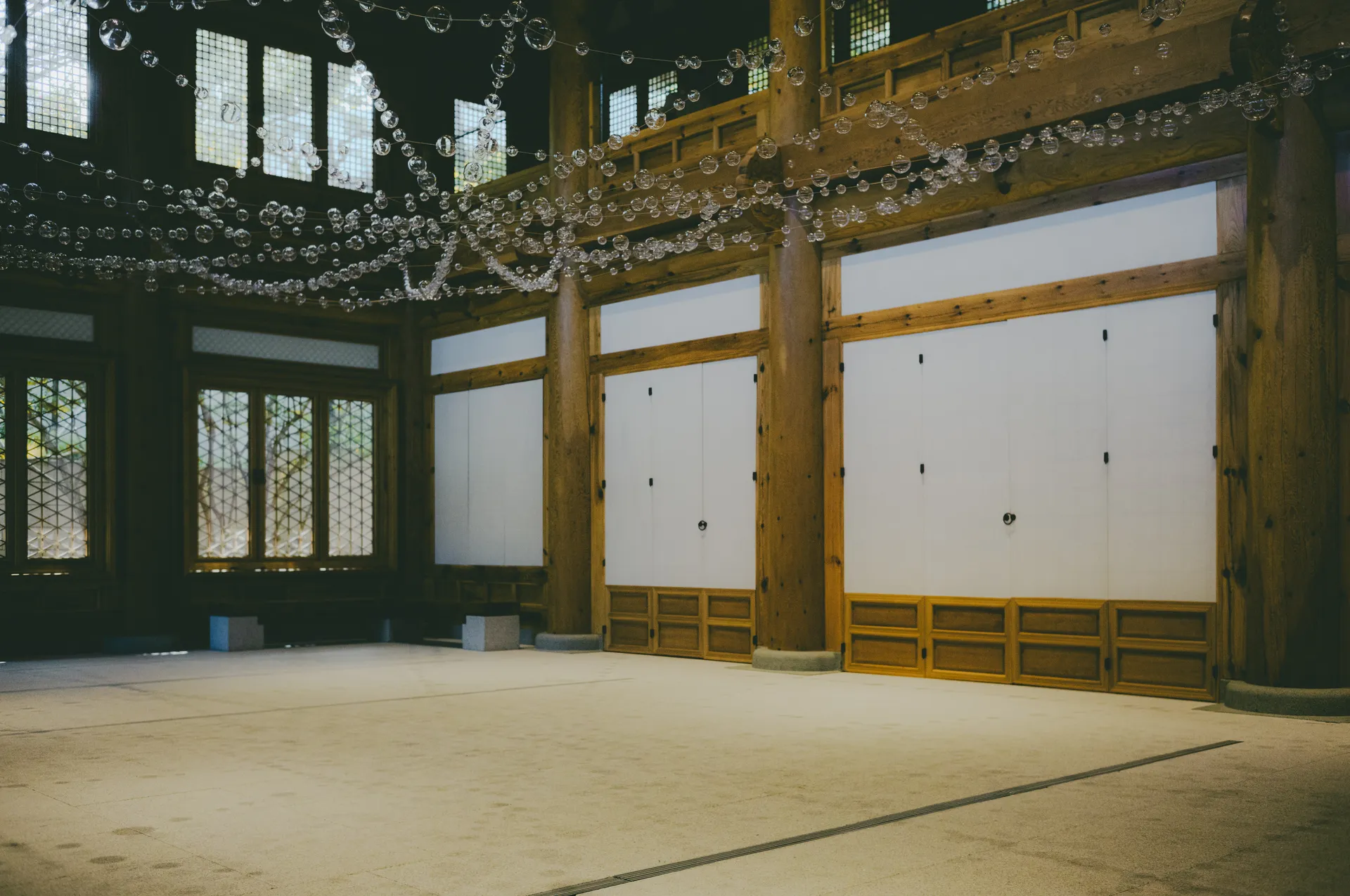Sunhyewon in September: Hanok, Gold and a Web of Glass