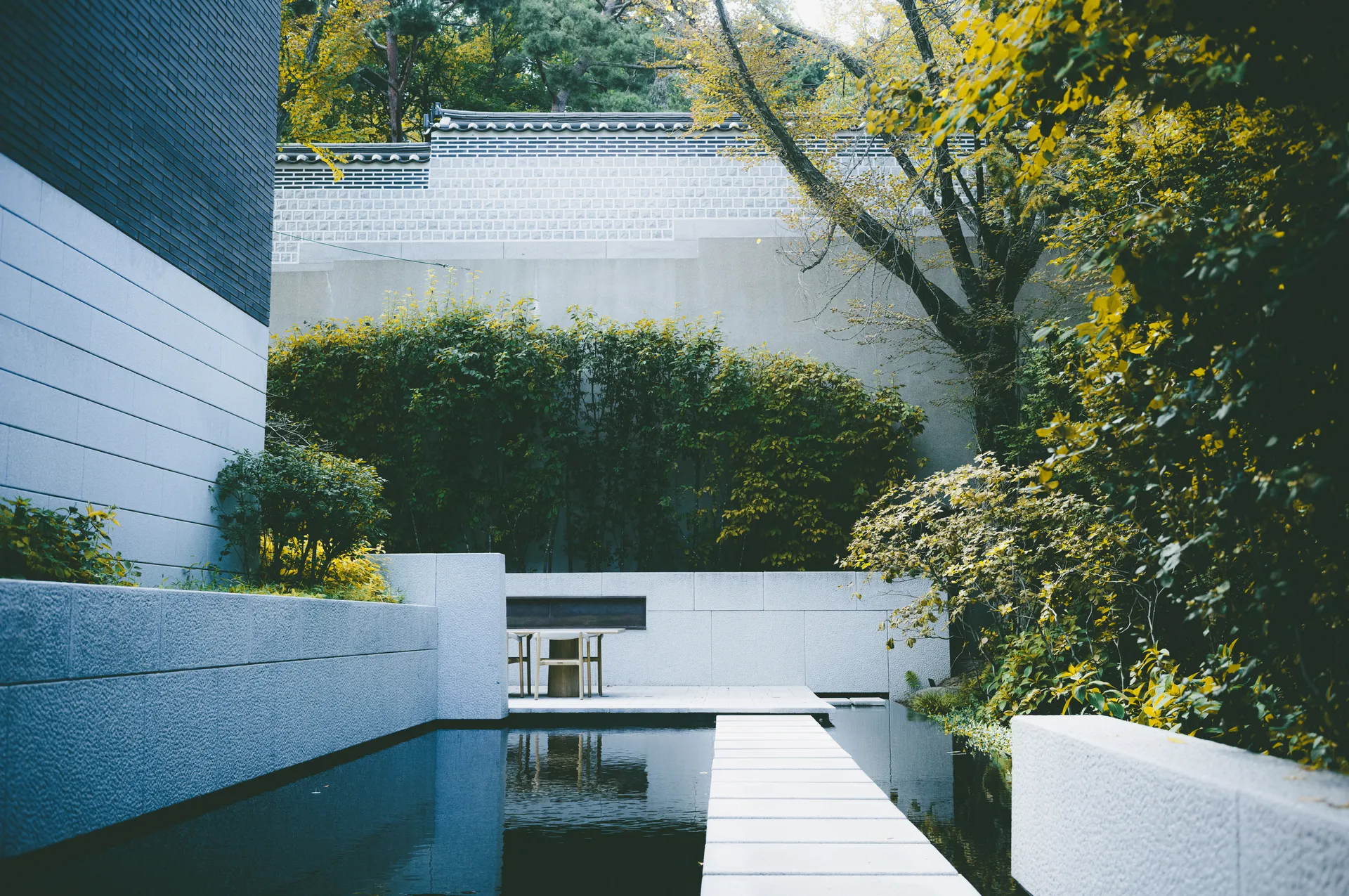Sunhyewon in September: Hanok, Gold and a Web of Glass